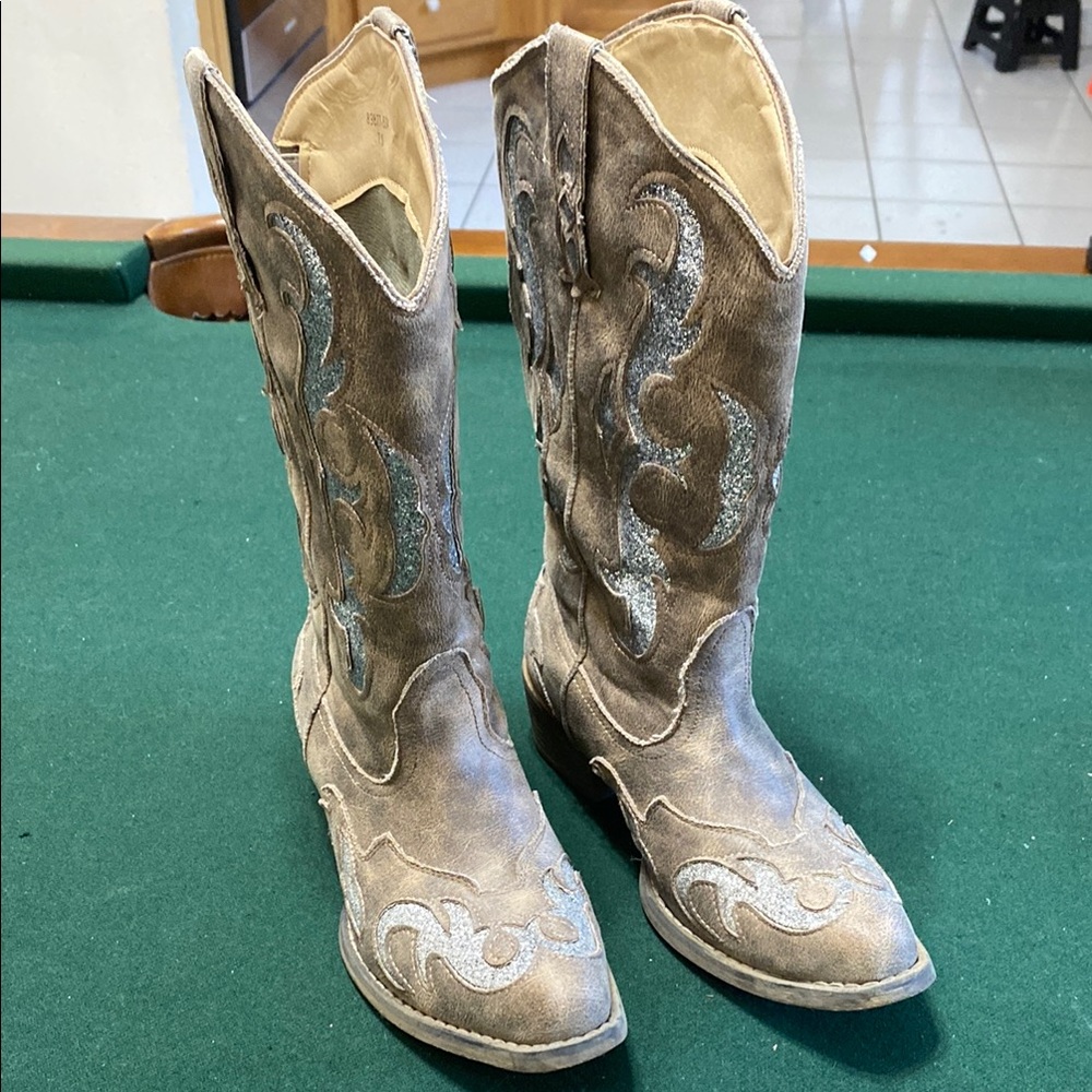 Pierre Dumas cowboy boots with silver glitter details size 7.5